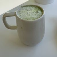 Matcha latté at Vegateau in Montreal