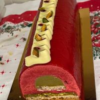 Raspberry pistachio log   at Vegateau in Montreal