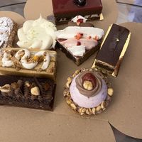 From Zébulon & Vegâteau: Black Forest (V), Éclair Paris-Brest (V), Yuzu tart (Z), Neapolitan cake (Z), Opera cake (V), Hojicha cake (Z), Wownie (Z), Strawberry chocolate tart (Z at Vegateau in Montreal