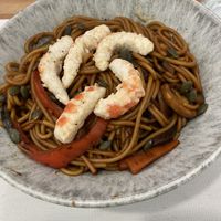 Fideos wok con gambas veganas  at Contracorriente in Ourense