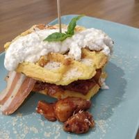 Gofre de BBQ pollo y beicon at Contracorriente in Ourense