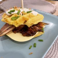 Gofre de patata con pulled porck barbacoa  at Contracorriente in Ourense