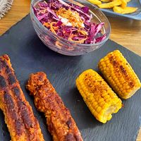 Costillas con coleslaw   at Contracorriente in Ourense