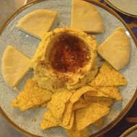 Hummus de garbanzos at Tizar Gourmet Restaurante y Taperia in Ourense