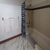 Curlew bathroom at Gardenview Estate Bed & Breakfast in Kettle Falls