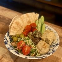 This is how Nosh’s foods look like when you put on the plate after receiving it by delivery. Can you imagine you can eat these sincerely made home meal style by delivery?!!!!   at Nosh in Seoul