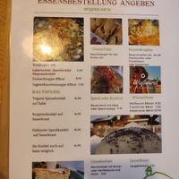 Vegane spinatknödel auf Salat, aber sonst nichts veganes at Goasn Wirtshaus in Salzburg