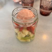 Bol de frutas con helado vegano  at La Época de Maricastaña in Aguadulce