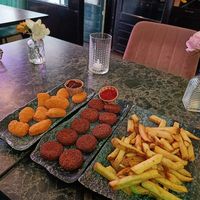 Tutto buonissimo, soprattutto i falafel. Personale gentile. Locale pulito. Ottima posizione at Vegan Temple Bar in Amsterdam