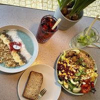 Salatbowl, Smoothiebowl, Bananenbrot  at Kaspar Schmauser in Nuremberg