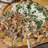 Vegetal and cuatro estaciones at Pizzeria Nando in Sant Joan Dalacant