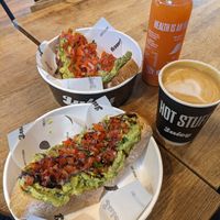 Avo Smash (vegan) at Juicy in Glasgow