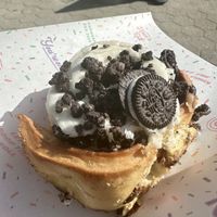 Seasonal cinnamon bun: with oreo  at Have a Roll in Antwerpen