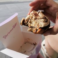 Cinnabun with toffie cream at Have a Roll in Antwerpen