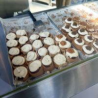Vanilla, vanilla with apple, vanilla with cookie dough, biscoff. They also had coffee flavor - not pictured  at Have a Roll in Antwerpen