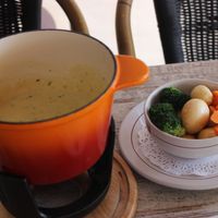 FONDUE VEGANO

(ACOMPAÑADO DE PAN BAGUETTE Y GUARNICIÓN DE VERDURAS)
(VINO BLANCO Y KIRSCH)
(FINAS HIERBAS, SUIZO, SAVOYARDE, CHIPOTLE Y BAVARIA)
 at La Route Des Vins Cholula in San Andres Cholula