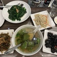 Another fantastic meal at Din Tai Fung!!   Kale, tofu noodles, mushrooms, won ton soup, and bean curd and seaweed salad.  Not pictured are the magnificent sesame balls for dessert  at Din Tai Fung in Las Vegas