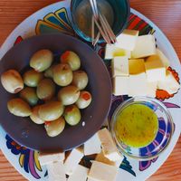 Vegan cheese and olives at Sassy's in Oostende