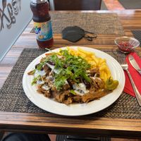 Veganer Döner Teller mit Pommes 🤤 at Vegano in Wohlen