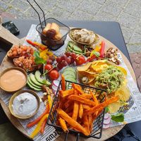 Vegan borrelplank (sharing platter) at Beyond Lunchcafé & Patisserie in Nuenen