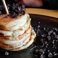 Pancakes oreo en syrup at Beyond Lunchcafé & Patisserie in Nuenen