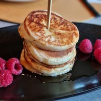Pancake met siroop en framboos at Beyond Lunchcafé & Patisserie in Nuenen