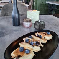 Fluffy vegan blueberry pancakes 🥞🫐 at Beyond Lunchcafé & Patisserie in Nuenen