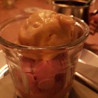 Sorbetijs aardbei en mango at de Brielsche Aap in Brielle