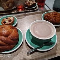 Few of the things we eat before they were all devoured ! A huge cinnamon roll, a "financier" and a very much traditional "galette des rois" and a hot chocolate 😍 #Veganuary at Land & Monkeys - Amsterdam in Paris