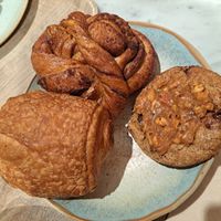 Vegan cinnemon roll, chocolate bread and cookie at Land & Monkeys - Amsterdam in Paris