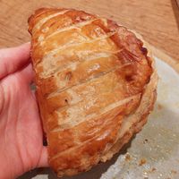 A "chausson aux pommes" at Land & Monkeys - Amsterdam in Paris