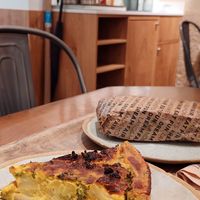 A quiche and a sandwich at Land & Monkeys - Amsterdam in Paris