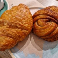 Croissant and Cinnamon Roll at Land & Monkeys - Amsterdam in Paris