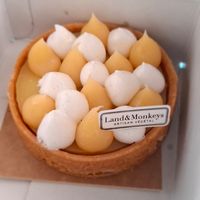 Tartelette au citron meringuée 🍋😋 at Land & Monkeys - Amsterdam in Paris