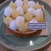 Lemon meringue tart at Land & Monkeys - Amsterdam in Paris