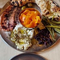 Mezze plate at Gemello Vegan Pizza in Berlin