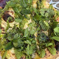 Forgot the name, but it’s the one with lemon and mint from the current menu (May ‘25)  at Gemello Vegan Pizza in Berlin