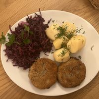 wegański kotlet z soczewicy  at Knajpa Artystyczna in Kazimierz Dolny