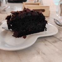 Gâteau au chocolat vegan et cookie pépites de chocolat vegan at La Tarterie in Cordoba