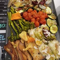 Parrillada de verduras (bimi, setas cardo, pak choi, calabacín, tomates cherry, cebolla, chips de verdura) at Acherito in Jaca