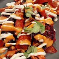 Braves de moniato, remolatxa i xirivia amb salsa libanesa i allioli at Noranta Tres in Escaldes-engordany