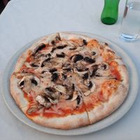 Vegan Pizza Funghi at Xarambinha in Funchal