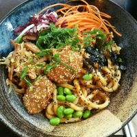 Salatbowl mit Falafel, Kräuterseitlinge, Edamame... at Bodhicitta Vegan Bowl in Berlin