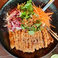 Knuspriges Soja-Steak mit Erdnusscremesosse. at Bodhicitta Vegan Bowl in Berlin