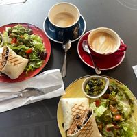 Cappuccino und vegane Wraps.  at Art Food Corner in Funchal