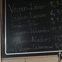 Teil der veganen Auswahl mit Preisen at Aladin's in Ulm