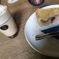 Chai Latte und Blueberry Cheesecake at Emmi's Kitchen in Augsburg