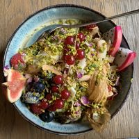 This piece of art was almost too beautiful to be eaten: Açaí-Oat-Bowl (Breakfast available until 4pm)  at Emmi's Kitchen in Augsburg