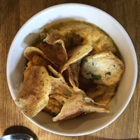 Hummus de lenteja roja con chips at Lanbroa in Pamplona