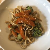 Pad Thai con udon y verduras at Lanbroa in Pamplona
